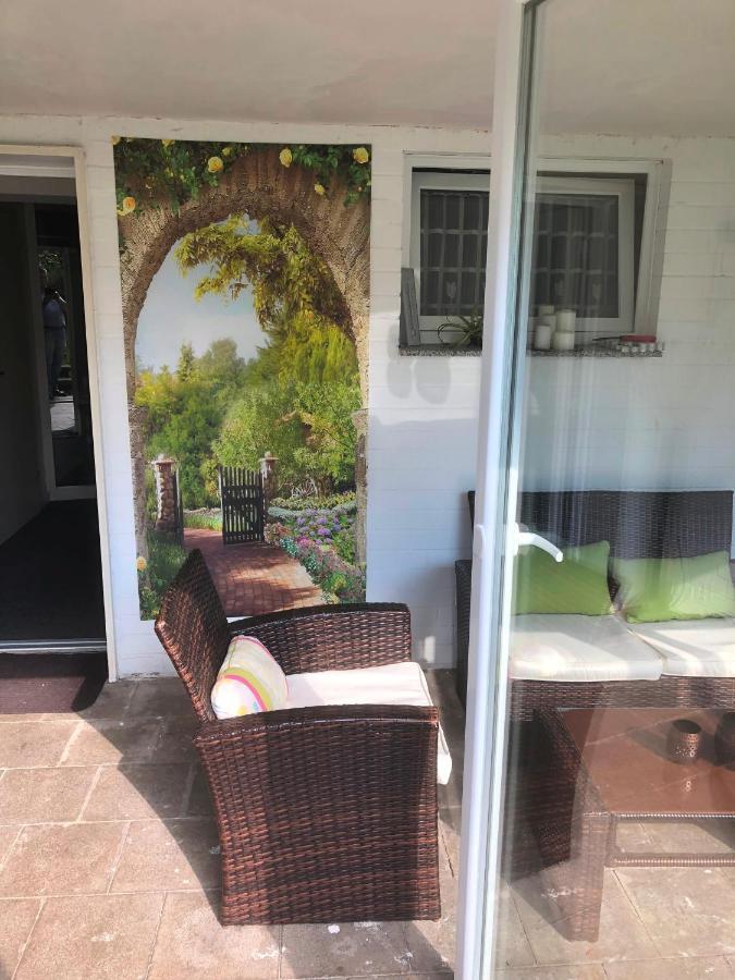 Ferienwohnung Apartment Dettum Mit Eigenem Bad, Kochnische Und Wintergarten Exterior foto
